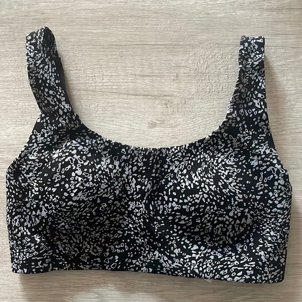 NWOT Lululemon In Alignment Straight Strap Bra Sz 6 (A/B)